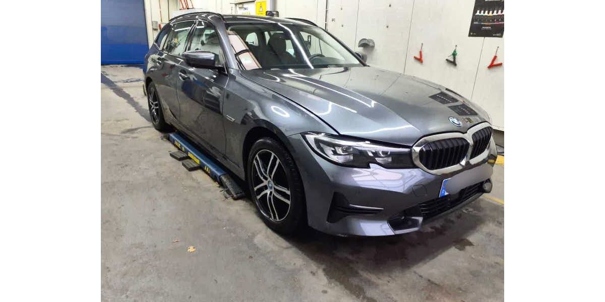 BMW 320 98.000 km 24.999 &euro; Bad Lippspringe 33175