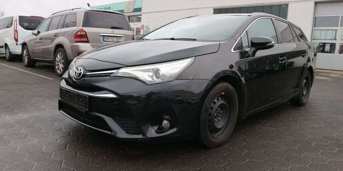 Toyota Avensis 128.319 km 11.990 &euro; Paderborn Schloß-Neuhaus 33104