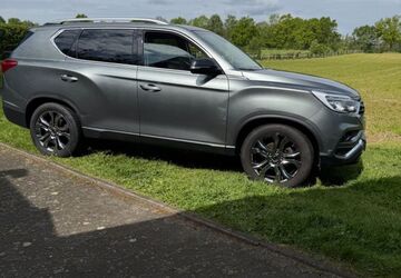 SsangYong REXTON 127.400 km 15.499 &euro; Detmold 32758