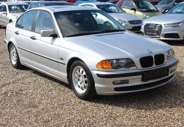 BMW 320 320.000 km 2.850 &euro; Paderborn 33106