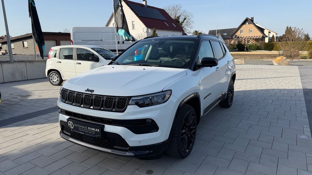 Jeep Compass 20.815 km 24.990 &euro; Büren-Steinhausen 33142