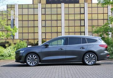 Ford Focus 49.500 km 19.990 &euro; Paderborn 33102