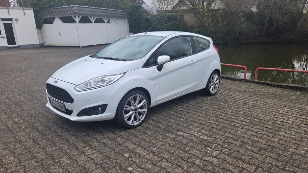 Ford Fiesta 96.700 km 5.900 &euro; Detmold 32760