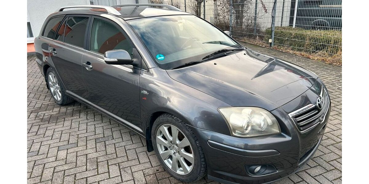 Toyota Avensis 211.000 km 1.400 &euro; Lippstadt 59557