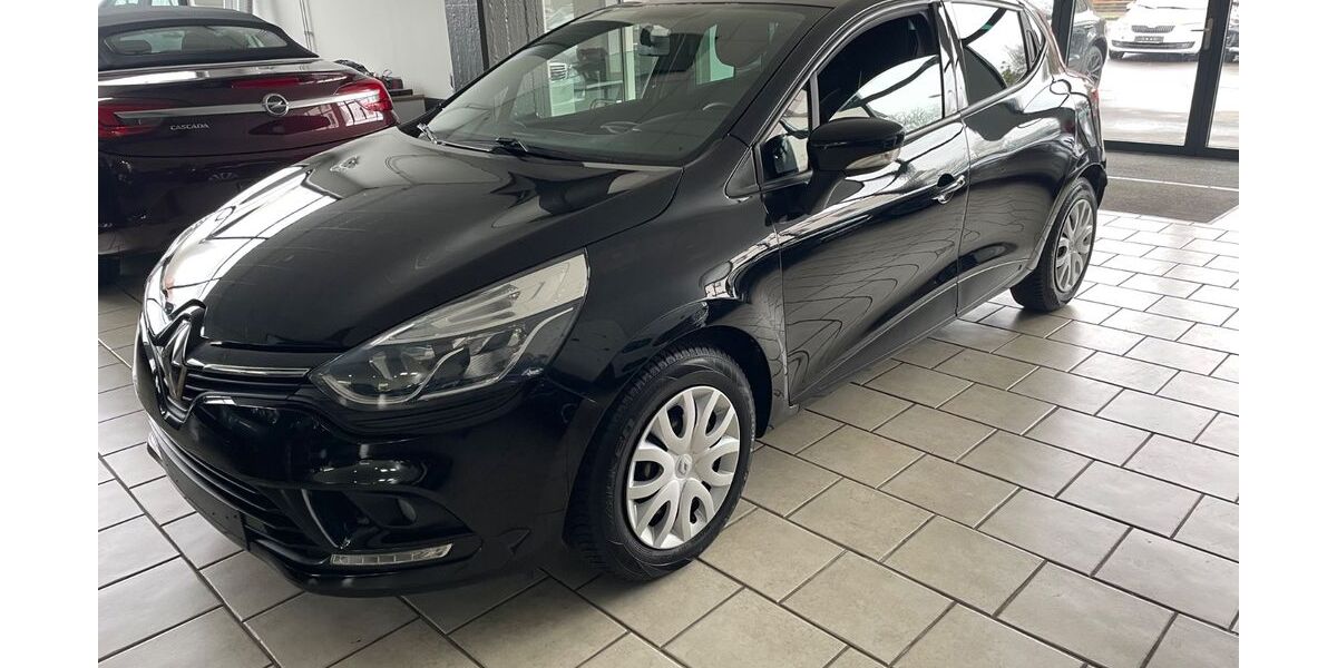 Renault Clio 99.800 km 7.950 &euro; Detmold 32756