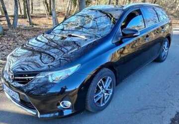 Toyota Auris 121.554 km 12.000 &euro; Paderborn 33104