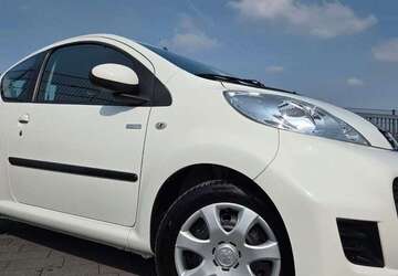 Peugeot 107 83.000 km 4.450 &euro; Paderborn 33102