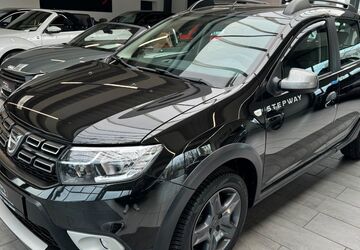 Dacia Sandero 94.000 km 8.950 &euro; Detmold 32758