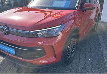 VW Tiguan 5.880 km 33.895 &euro; Büren 33142