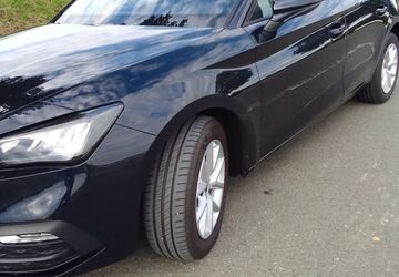 Seat Leon 43.900 km 18.900 &euro; Paderborn 33100