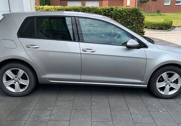 VW Golf 140.000 km 8.750 &euro; Paderborn 33106