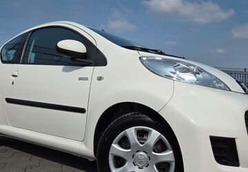 Peugeot 107 83.000 km 4.350 &euro; Paderborn 33102