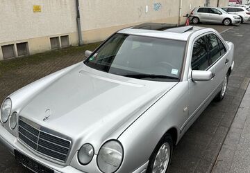 Mercedes-Benz E 200 210.000 km 1.699 &euro; Paderborn 33100