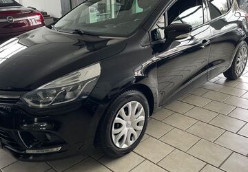 Renault Clio 99.800 km 7.950 &euro; Detmold 32756