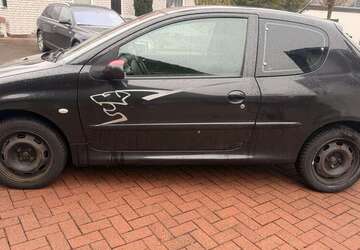Peugeot 206 247.320 km 1.649 &euro; brakel 33035