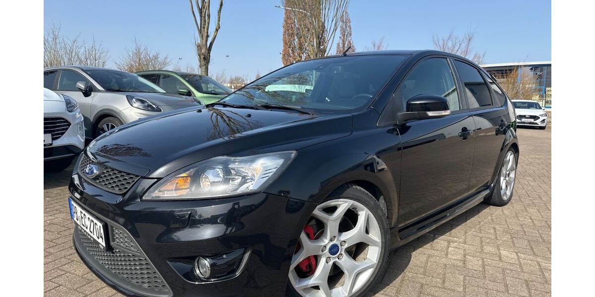 Ford Focus 141.000 km 10.599 &euro; Paderborn 33102